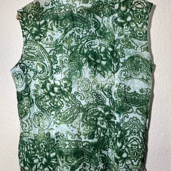 Fashion Magazine Sleeveless Green Floral Button Down Shirt
Size Xl - Picture 10 of 10